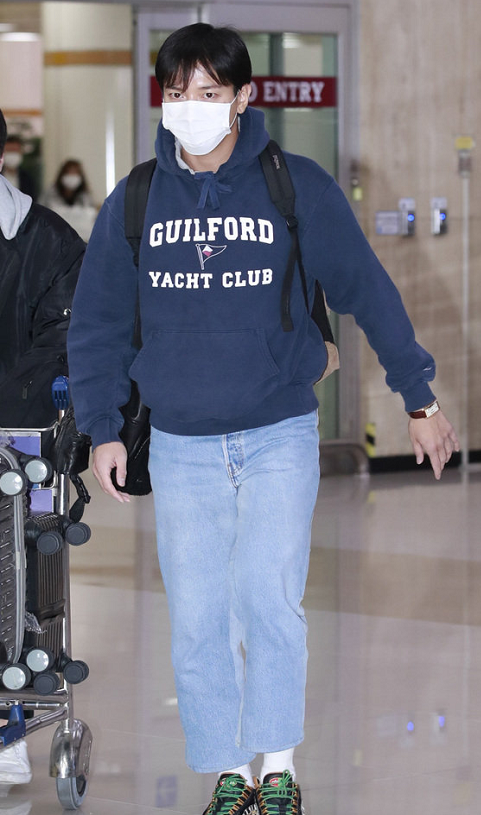 郑容和作为韩国知名男团成员男星,自从前不久退伍之后,便全身心投入到