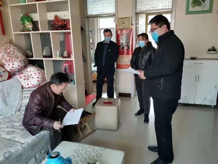 春风送暖党徽闪耀67泰安十中党员教师高超最美逆行者