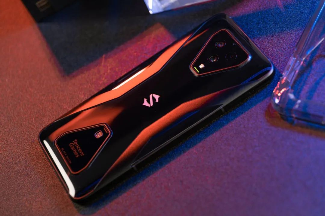 为游戏而生腾讯黑鲨游戏手机3评测