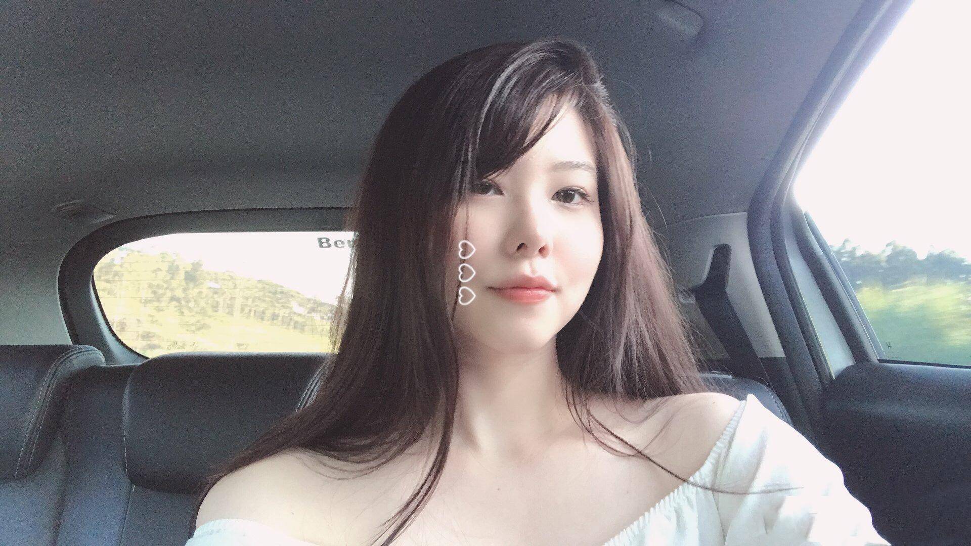 土耳其女中单用中文为武汉加油,网友:"她和马玉米好难选"!