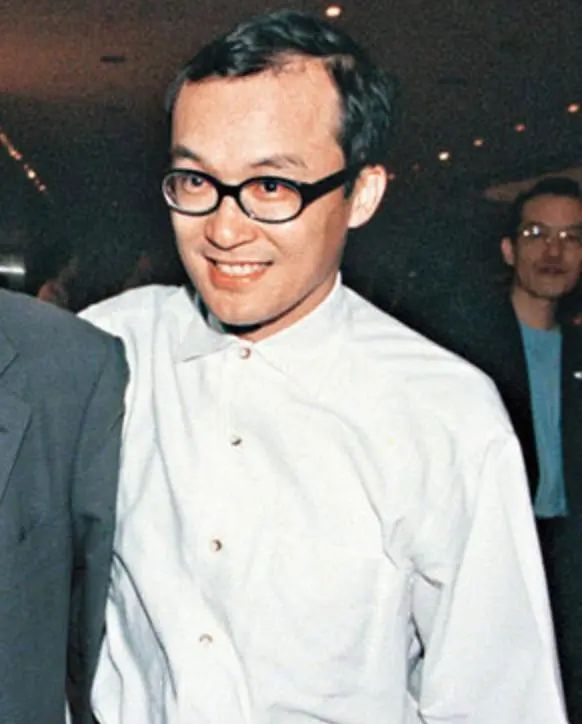 罗贝儿的爷爷是香港富商罗定邦,著名服装品牌"堡狮龙