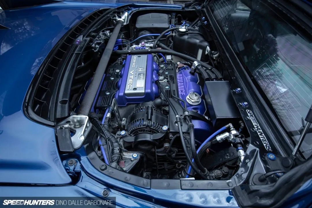 精心改装多年的本田神车 nsx 在赛道被撞毁?