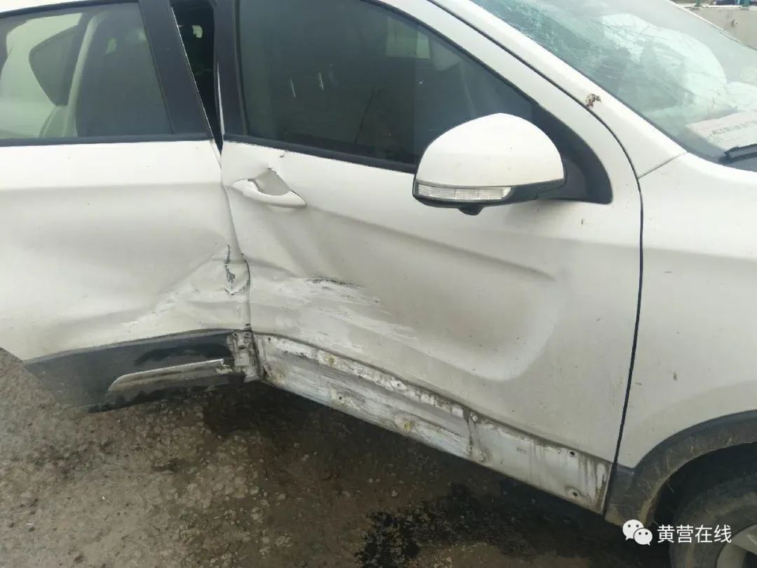 327省道黄营镇街西段两车相撞,一轿车来自淮安区