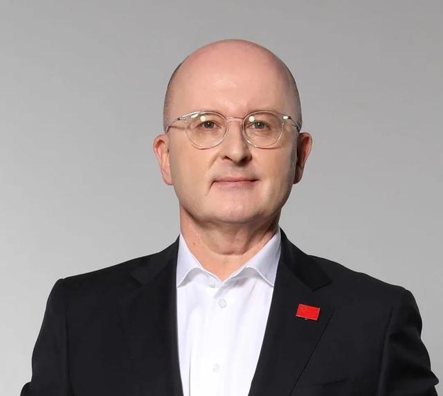 取鉴杨铭汲取中国智慧期盼疫尽安来