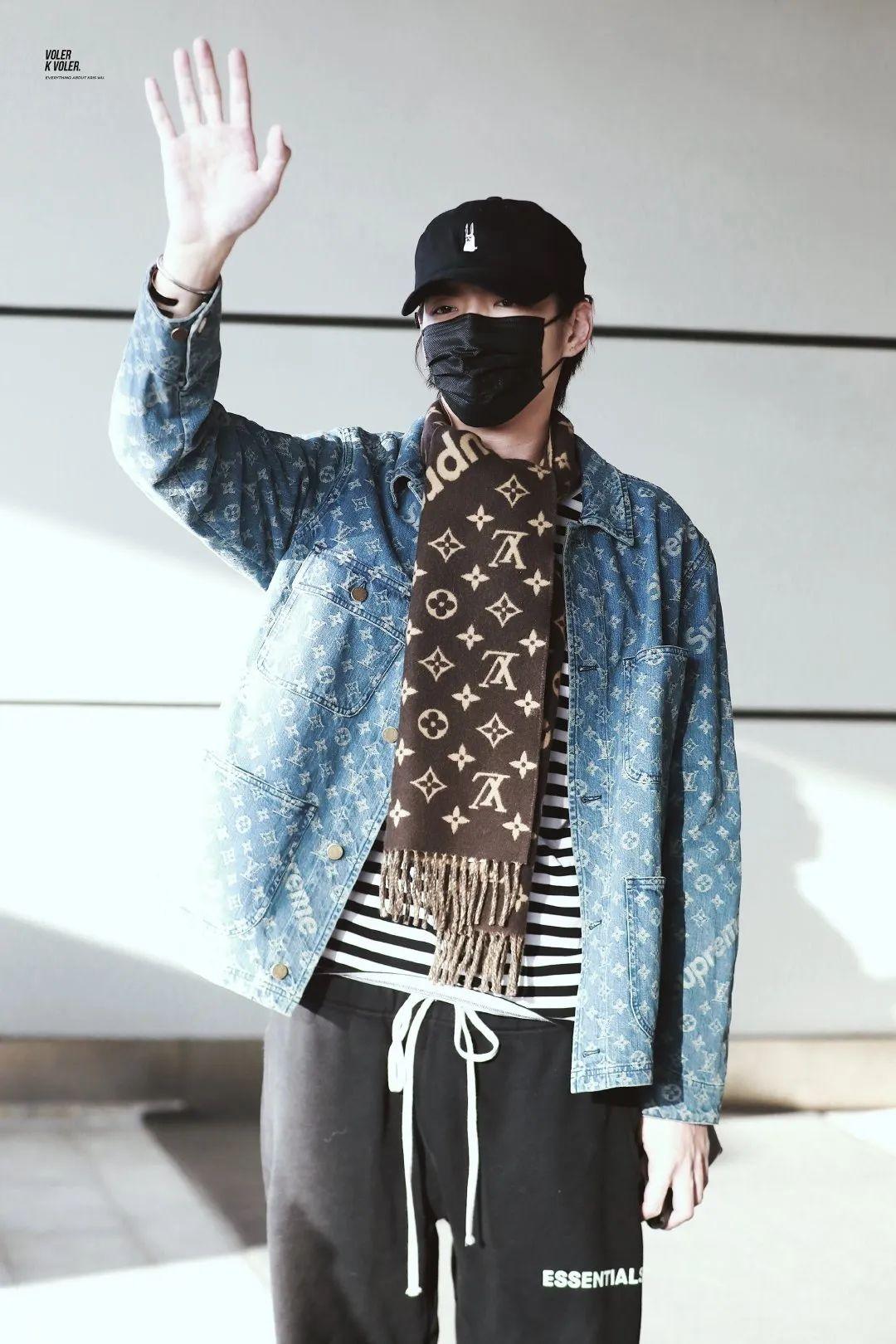 全套supreme x lv的吴亦凡身穿supreme的鹿晗而作为supreme忠实粉丝的