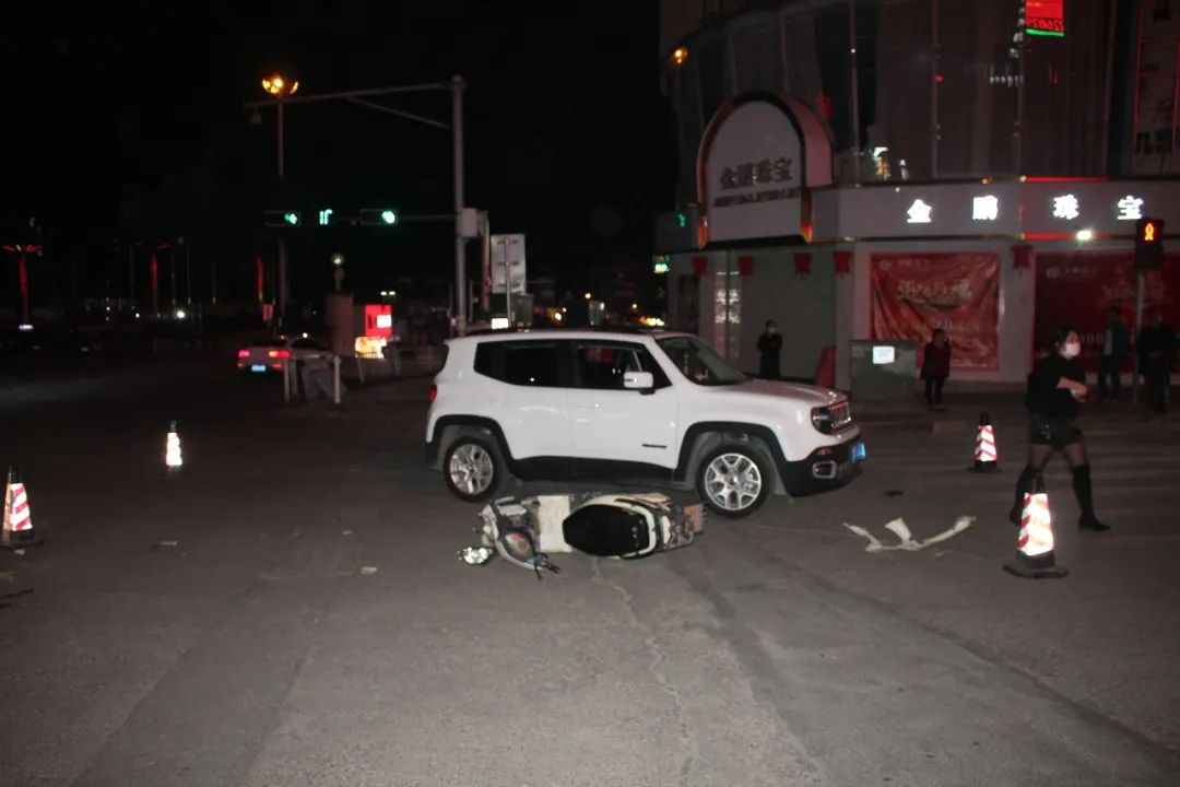 交警判:电动车负全责!