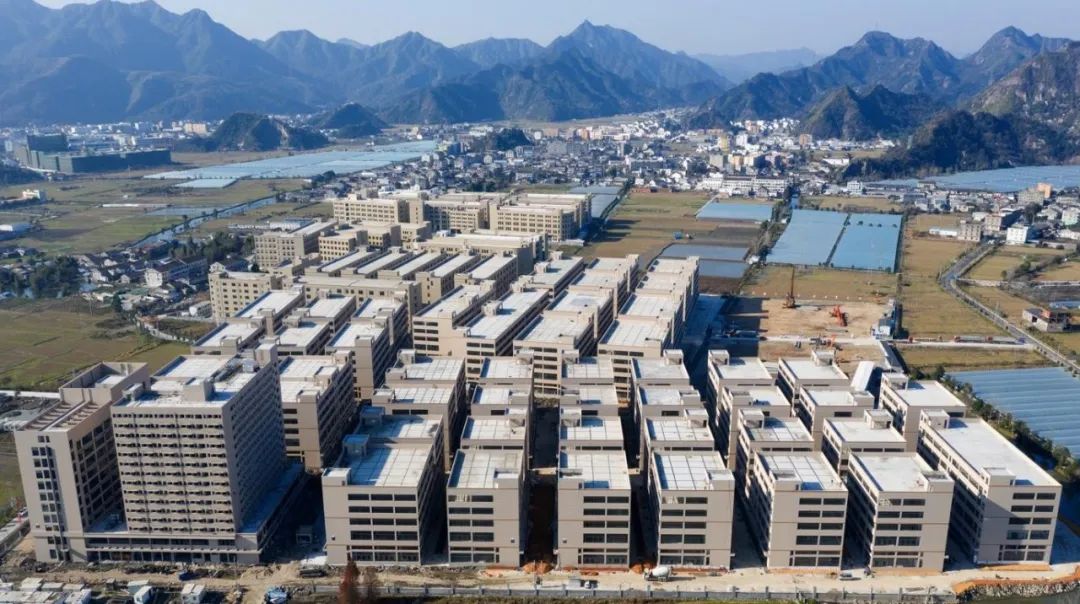 项目位于钱库镇新安社区,龙金大道以西地块,总用地面积195.