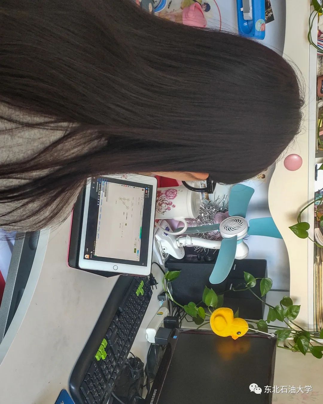 网课给女老师刷礼物视频(网课给女老师刷礼物视频大全)
