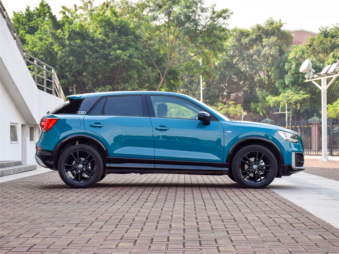 同为国产版本,奥迪q2l进行了加长处理,其长宽高分别为:4236*1785*1548