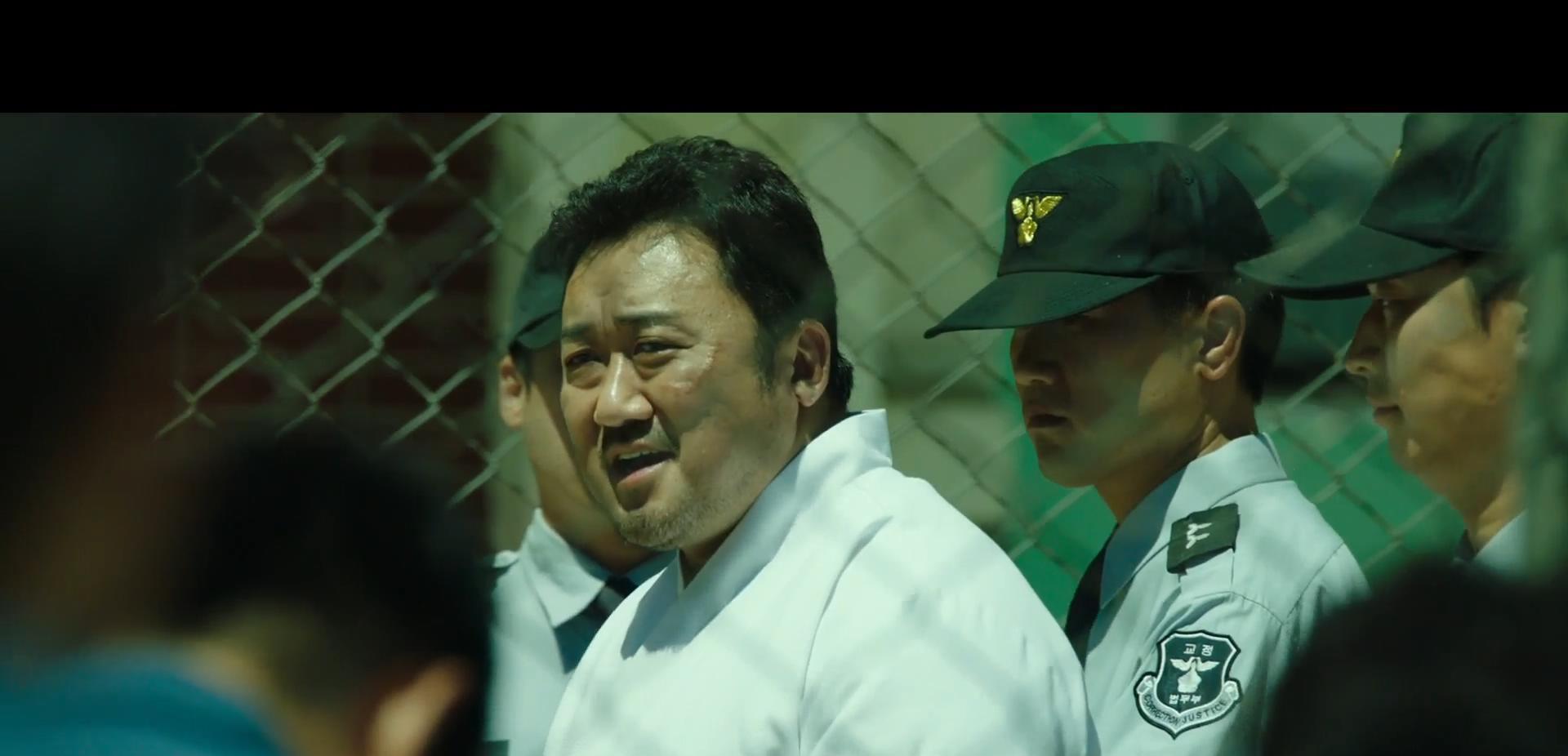 《恶人传》是一部有趣的电影,我就是被这个眼神吸引去看原片的