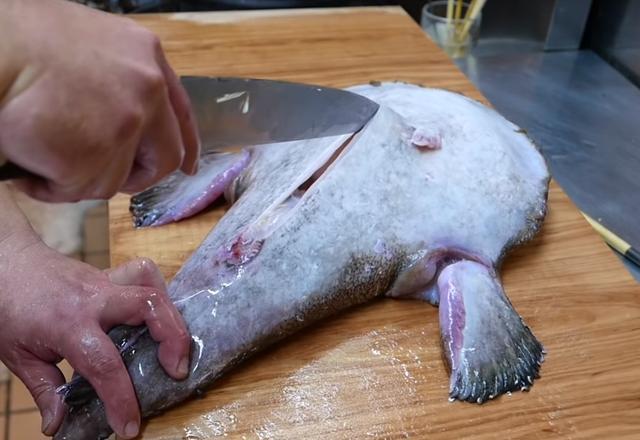 从小就在书中见过的海鬼鱼长这么可怕也能吃又该怎么吃