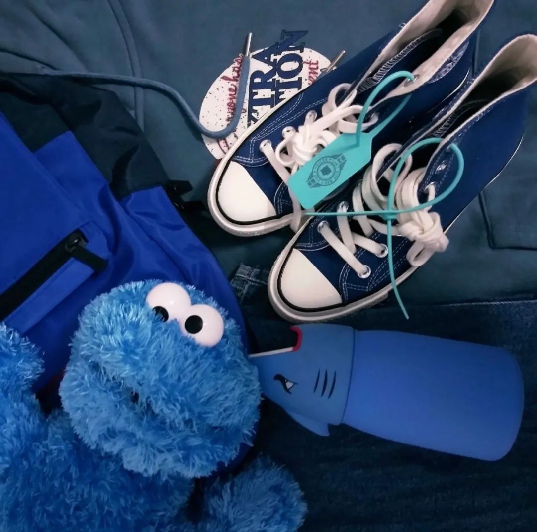 梳油头穿匡威的男生还是很帅的