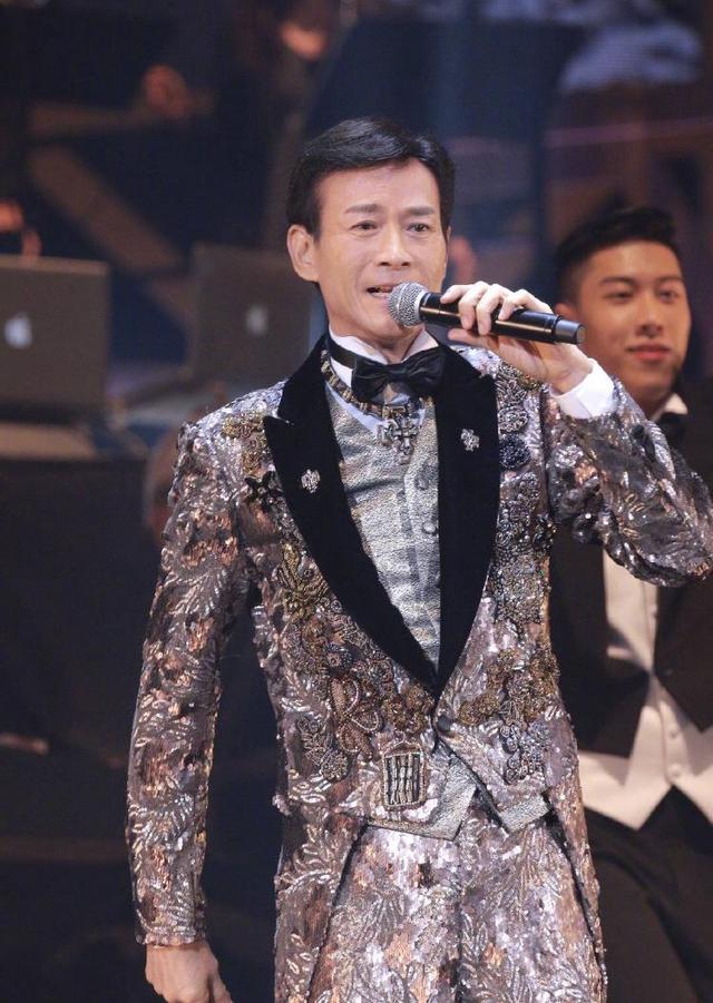这些男明星竟已年过花甲?63岁吕良伟无皱纹,73岁郑少秋开演唱会