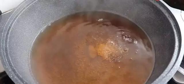 用勺子盛入碗里;11.