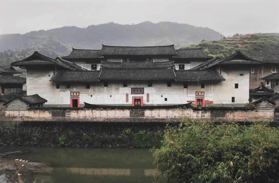 建筑师林君翰福建土楼改造