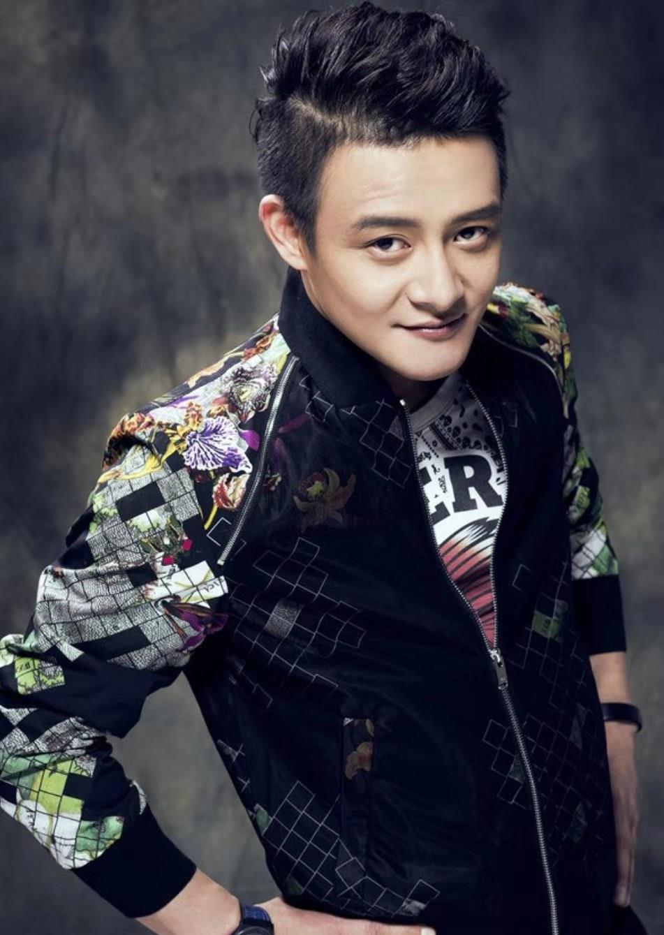 他是电视剧《平凡的世界》中的王满银,被评为新时代杰出的演员