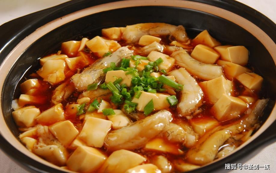 原创美味推荐低脂油麦菜九肚鱼蒸豆腐清炒空心菜红烧肉的做法