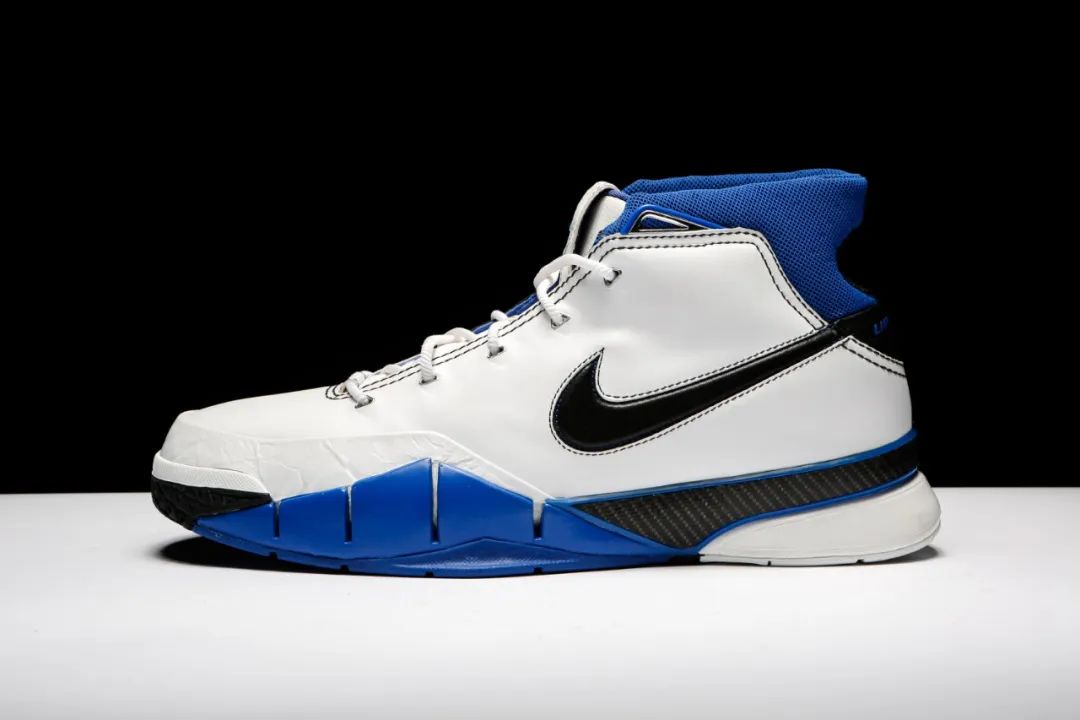 pe(us 14)nike zoom kobe i也是那一年nike为kobe bryant推出了其加盟