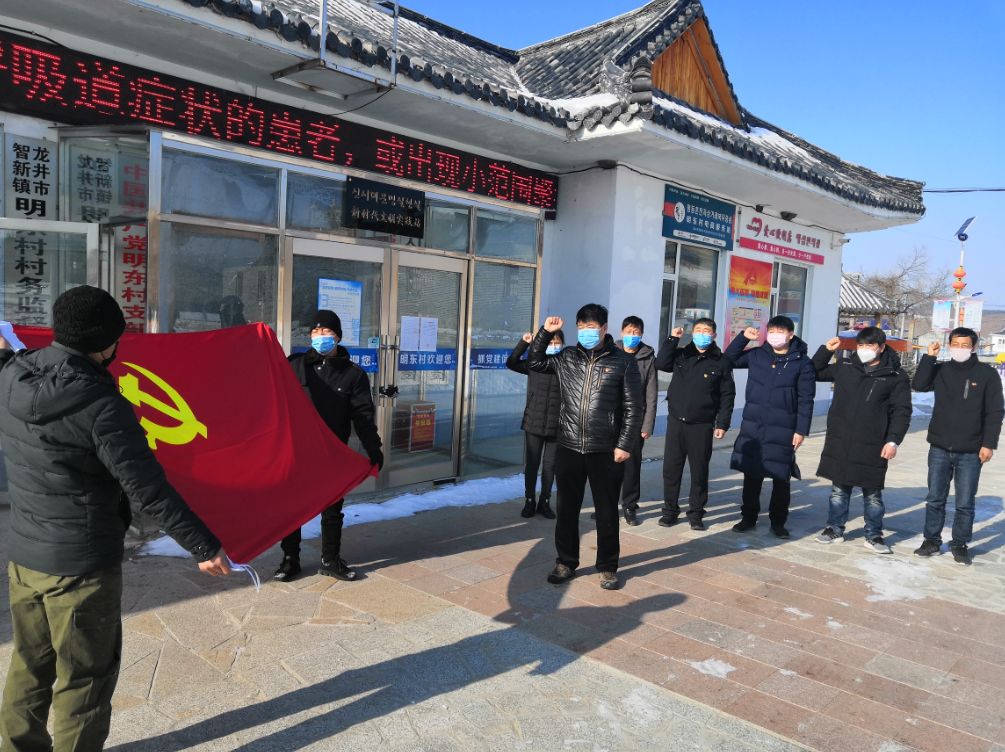 逆行先锋不忘初心勇担当牢记使命守家园记智新镇明东村驻村干部华明伟