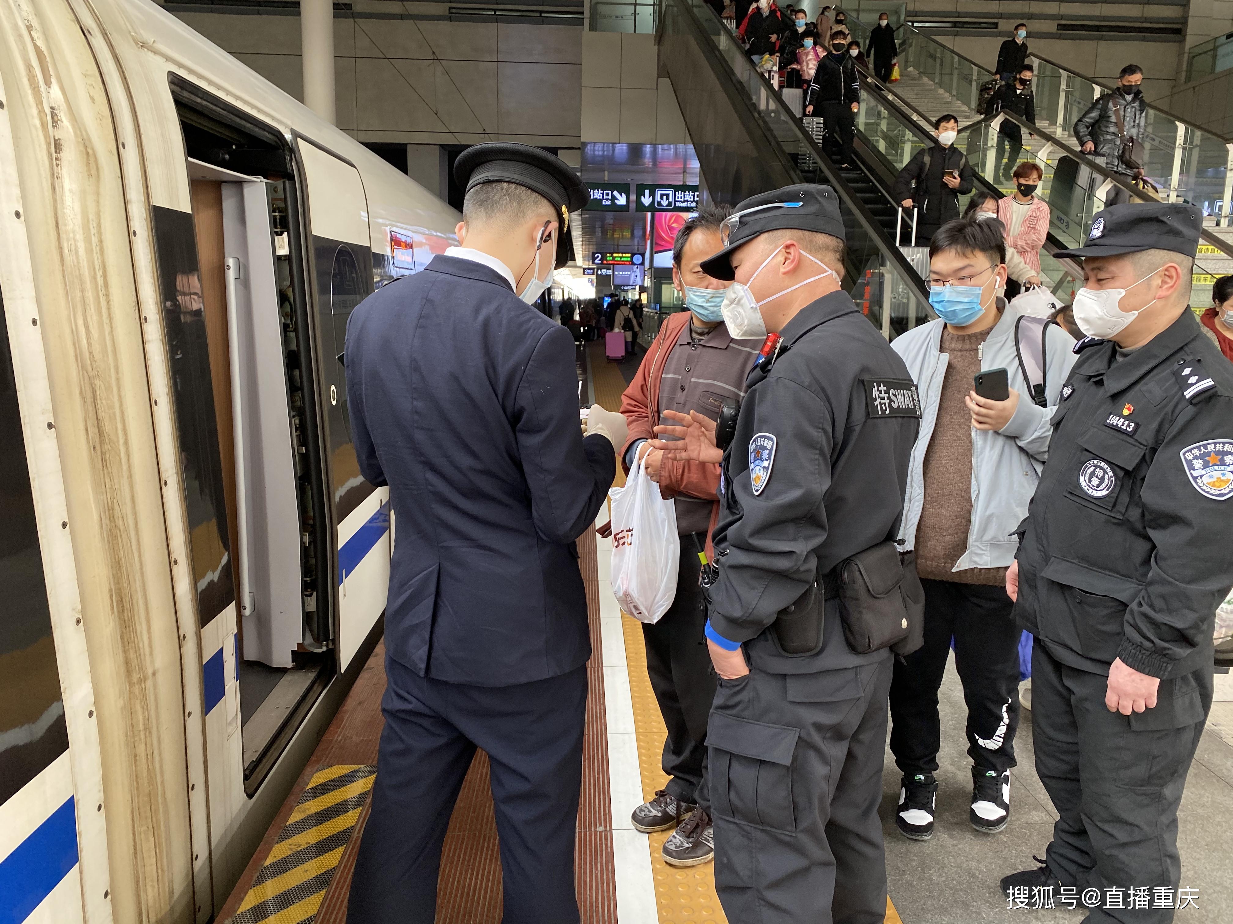 病毒無情人間有愛丨上海男子滯留火車站近一個月沙區民警助其返鄉