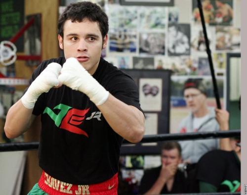 他承认自己的儿子前wbc中量级世界拳王小查维兹(51-4-1,33ko)缺乏自律