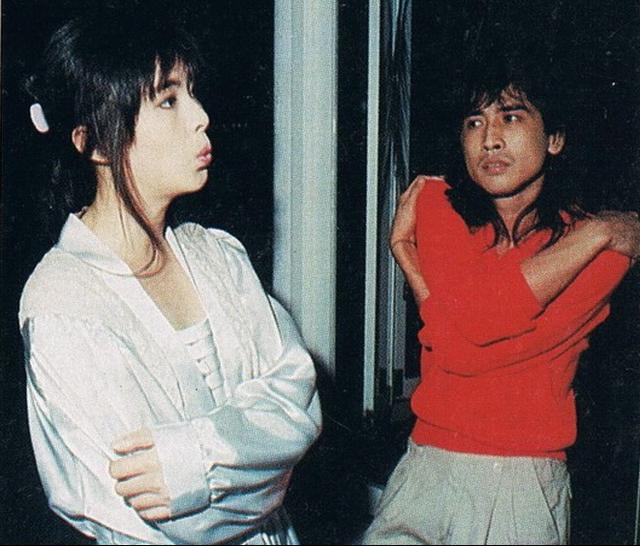 但方美芳却在2001年以方伟的名义把齐秦告上法庭