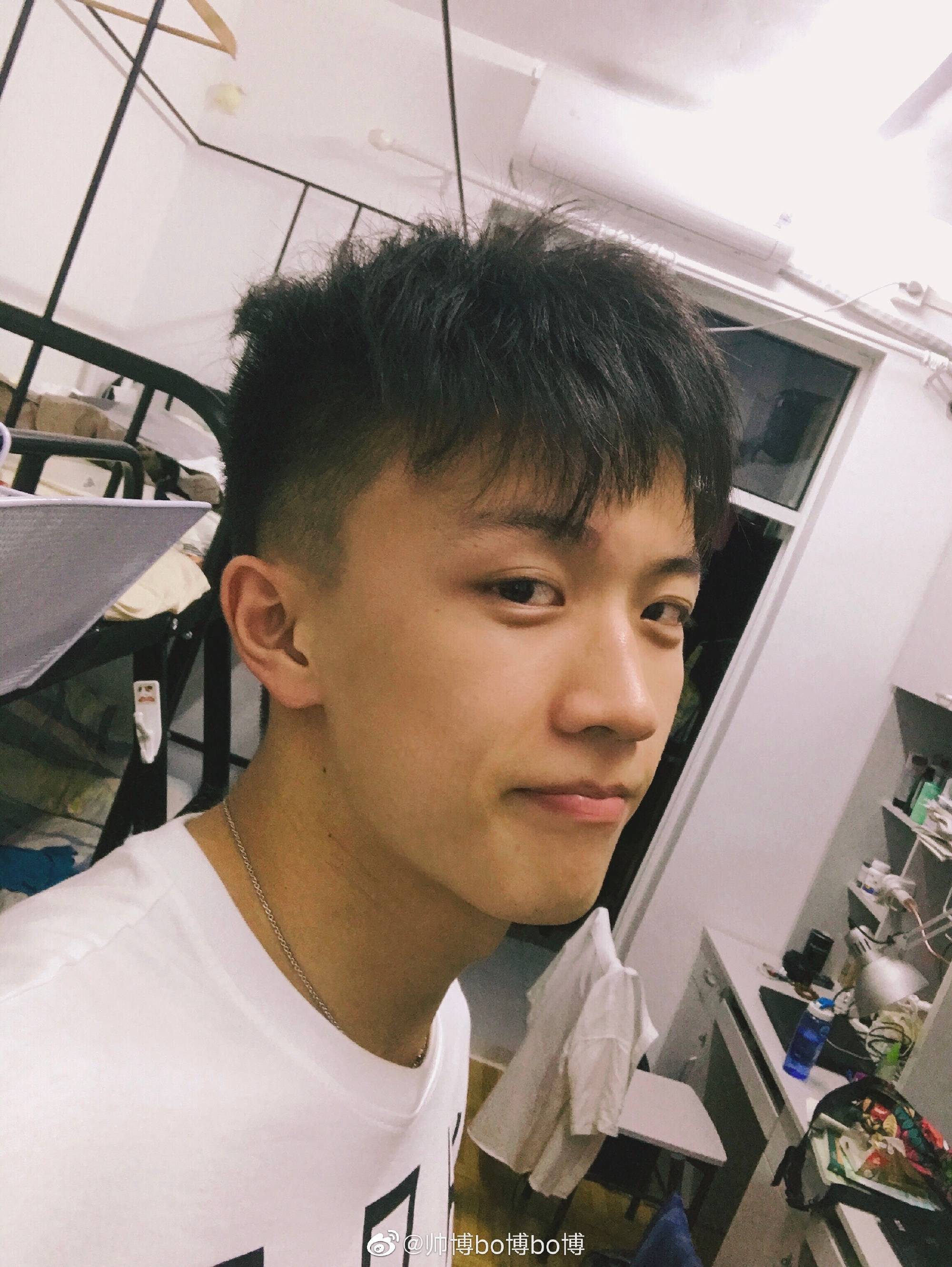 型男大赏ii长着像柯震东的小坏脸让人欲罢不能的肌肉男来了