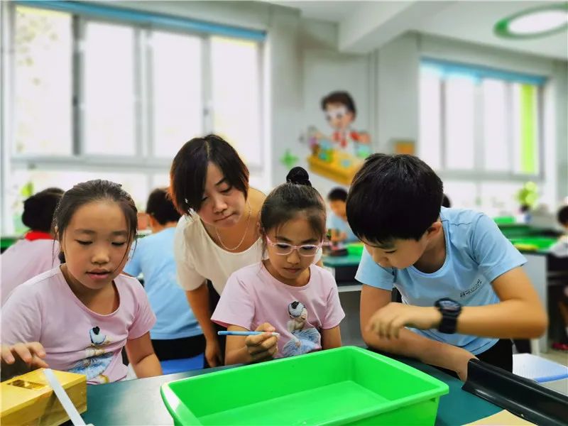 帮助学生了解月相和月相的变化,培养学生的观察能力和观察习惯,以及