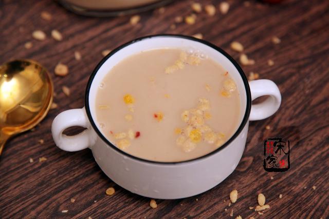 用破壁机打豆浆很方便,打完以后还可以自动清洗.