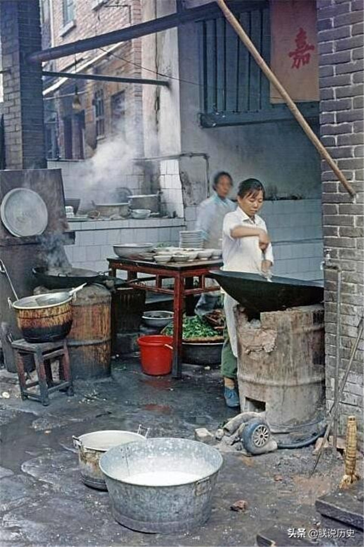 重庆珍档丨1986年的山城街拍那些平凡朴素的日子