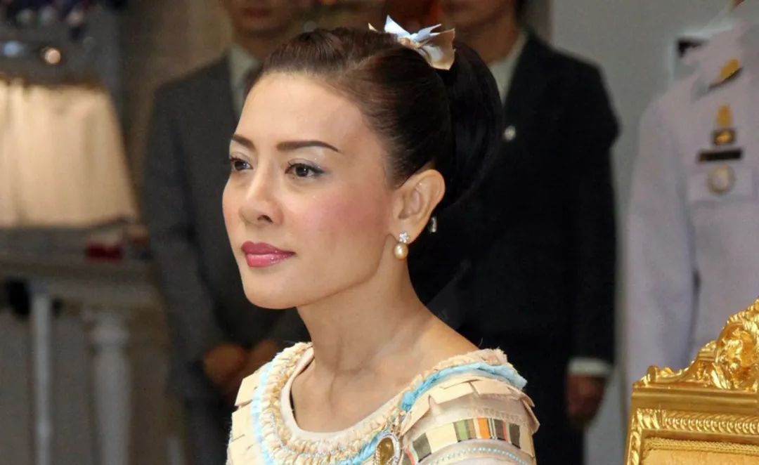 西拉米可塑性强入宫17年做王妃9年从清纯少女变高贵名媛