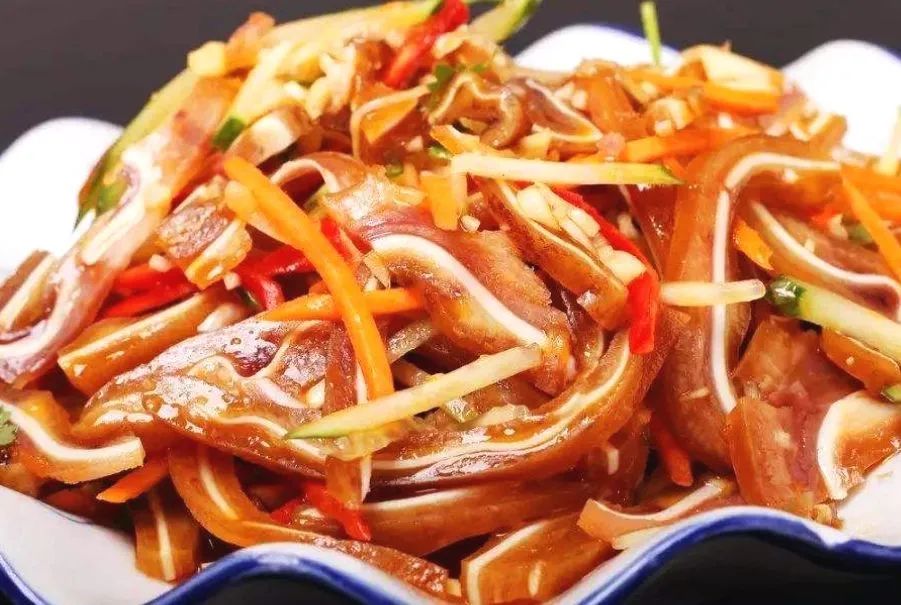 凉拌猪耳朵绝佳下酒菜又脆又美味