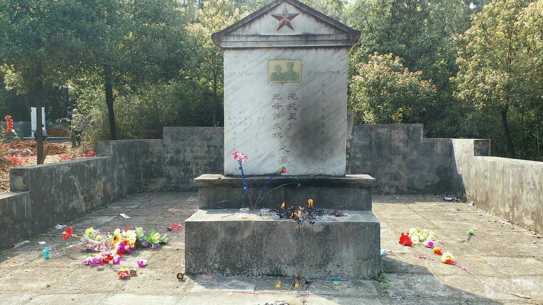 他为当兵表决心把房子烧了后成开国中将活到89岁