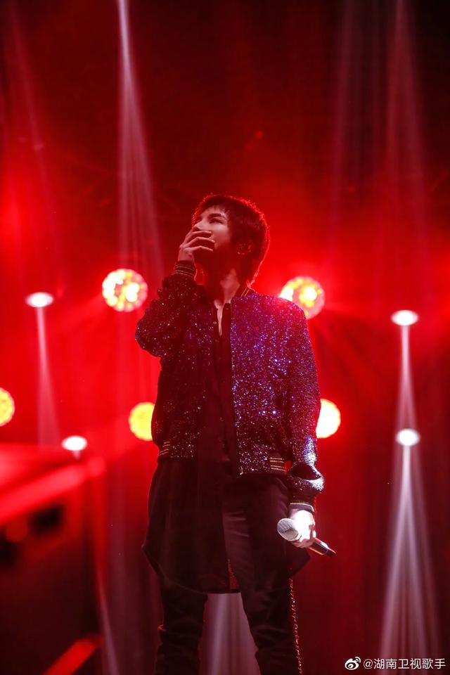 《歌手·当打之年》云端开唱,全新奇袭赛制,同场竞技火药味十足