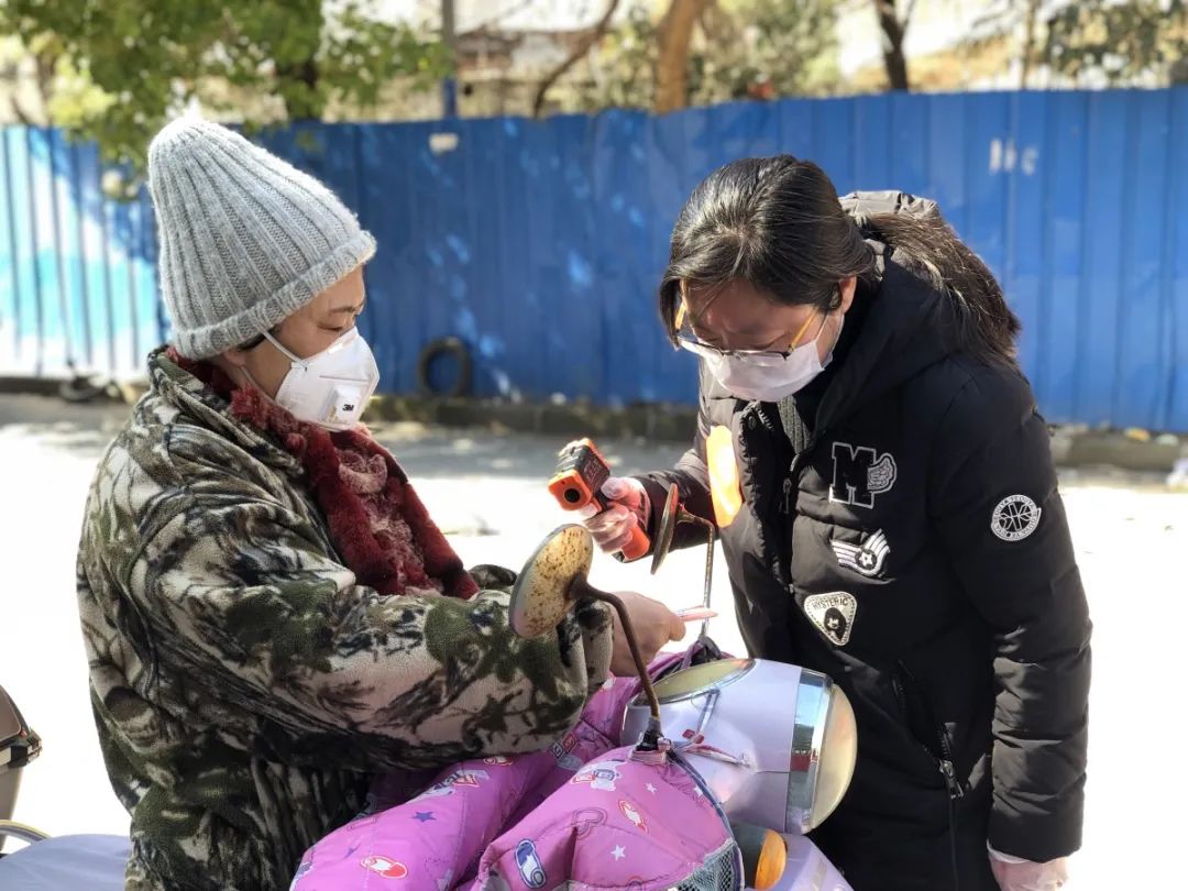 与疫情赛跑新时代文明实践志愿服务展光芒