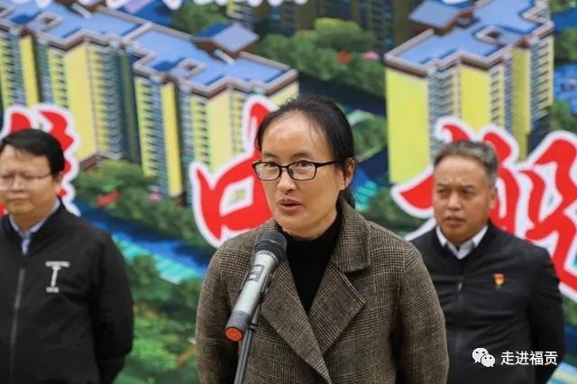 仪式上,李雪涛代表县委,县政府对搬迁群众表示热烈的祝贺!