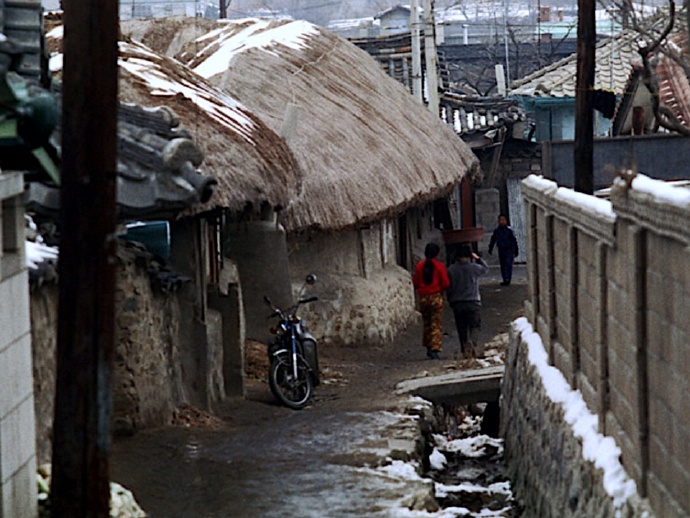 1972年的韩国首尔老照片:生活贫穷女人却酷爱打扮