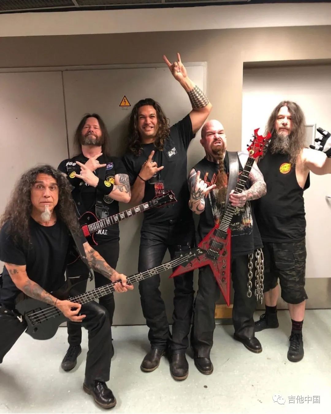 海王杰森莫玛化身黑暗王子献身ozzyosbourne全新mv