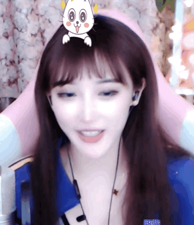 虎牙豚豚挑战承受力,竟还互送飞吻!