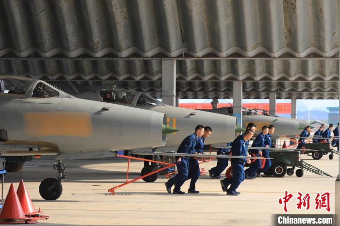 南部战区空军航空兵某旅突出以战领训提升部队打赢能力