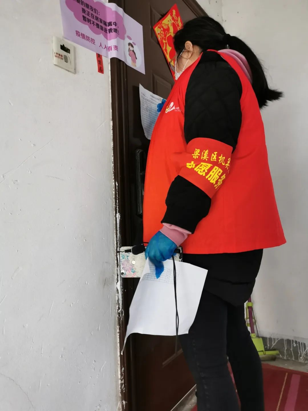 与疫情赛跑新时代文明实践志愿服务展光芒