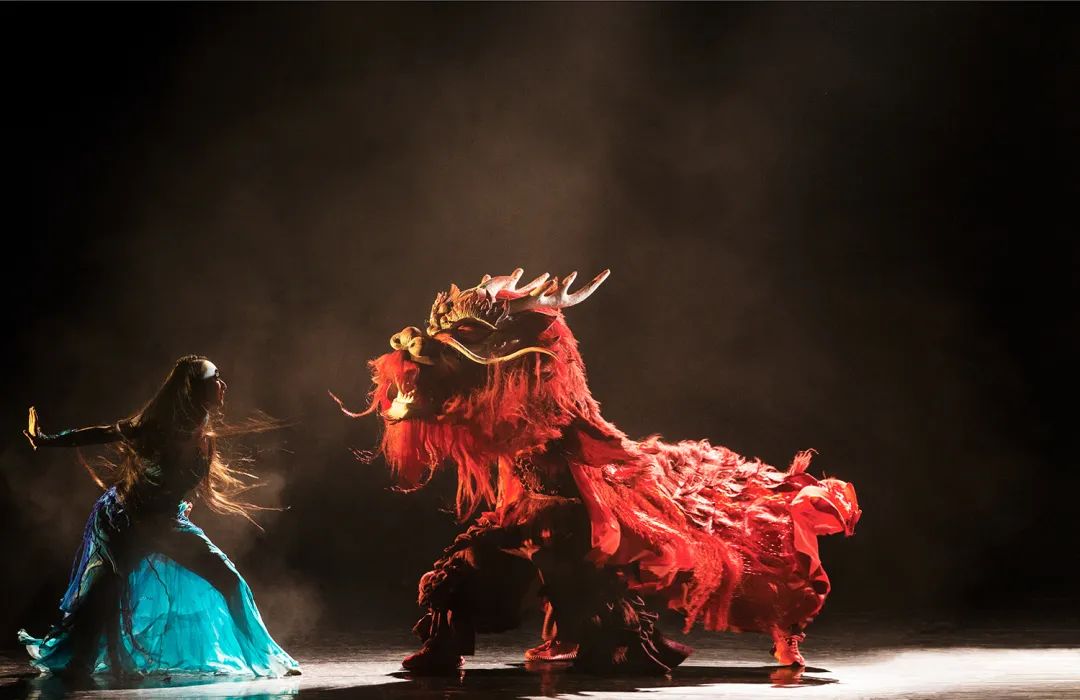 华夏神兽在舞台上活过来了杨丽萍新作演绎七千年海洋文化