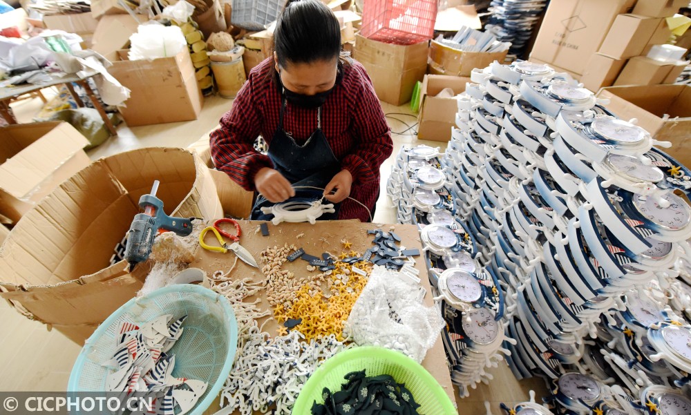 浙江仙居:农村家庭微工厂 挣钱顾家两不误_加工