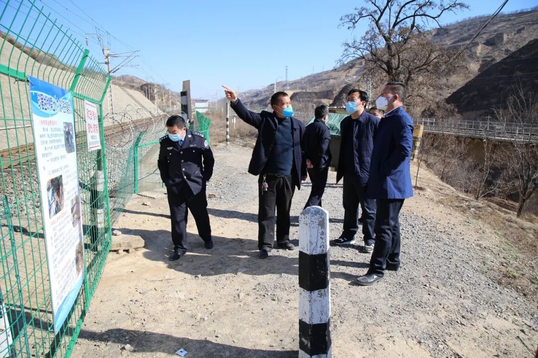 张合平深入铁路沿线督导检查铁路护路工作