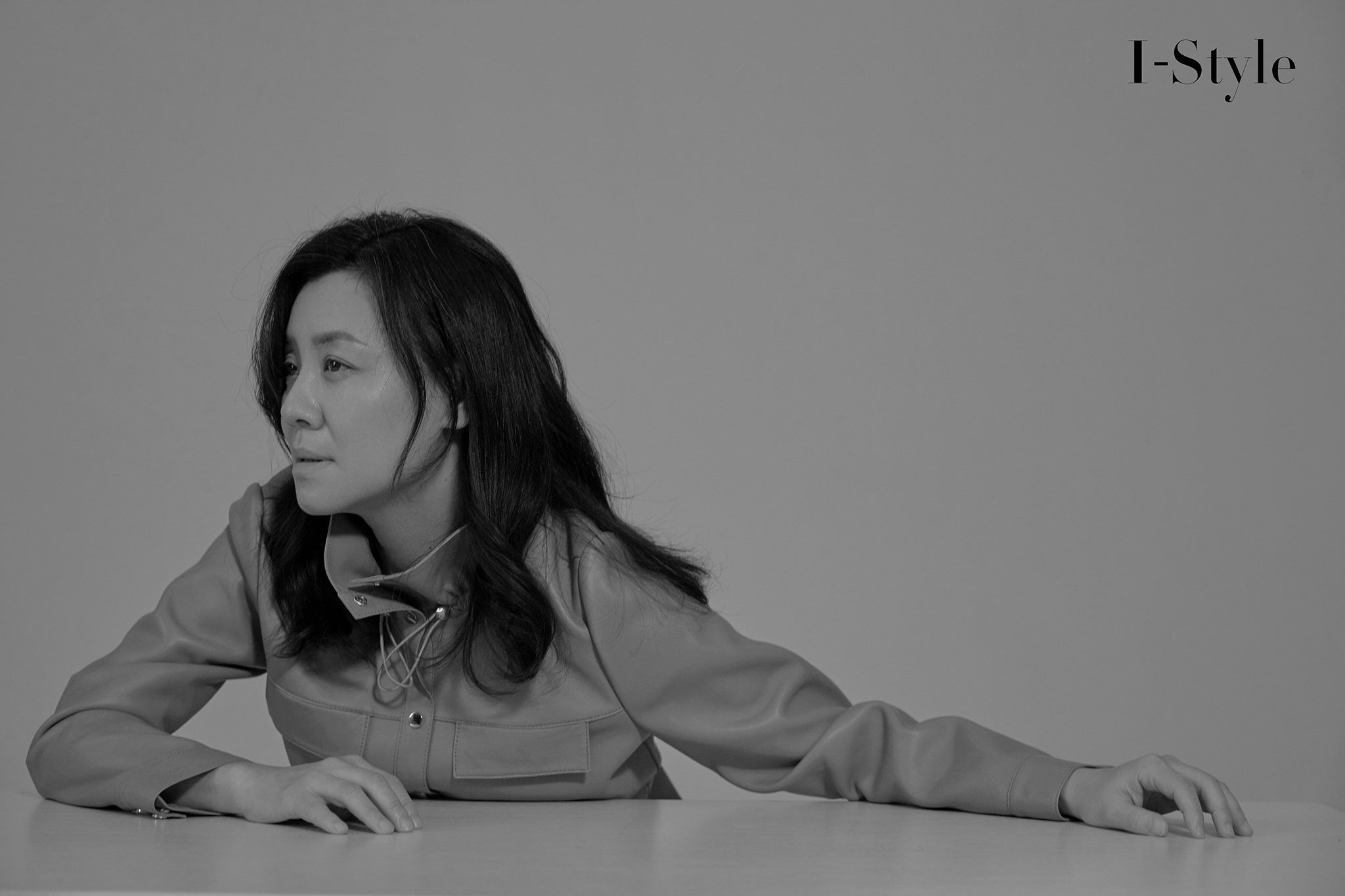 刘琳最新杂志大片曝光驾驭百变造型释放多面魅力