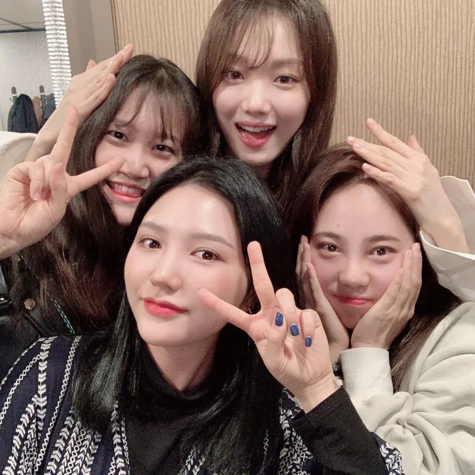 穿白大褂的李圣经只是一位平平无奇的穿搭小天才