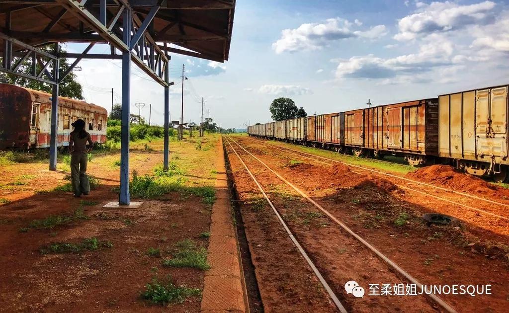 游走乌干达何去何从的56个部落和臭名昭著的疯狂快线