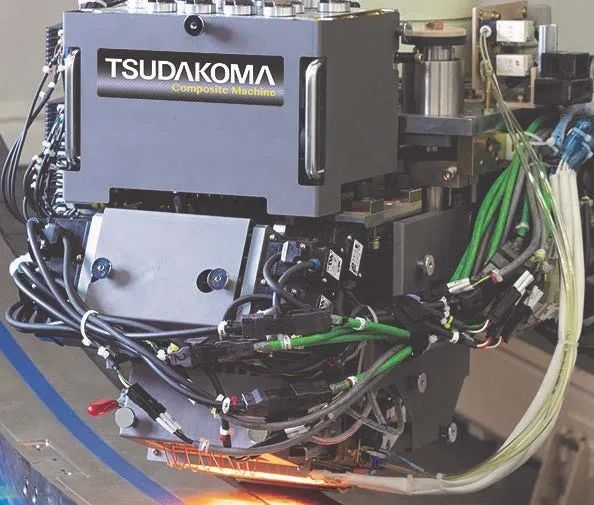 日本首台机器人式小型cfrp曲面自动铺丝机开发成功_津田驹