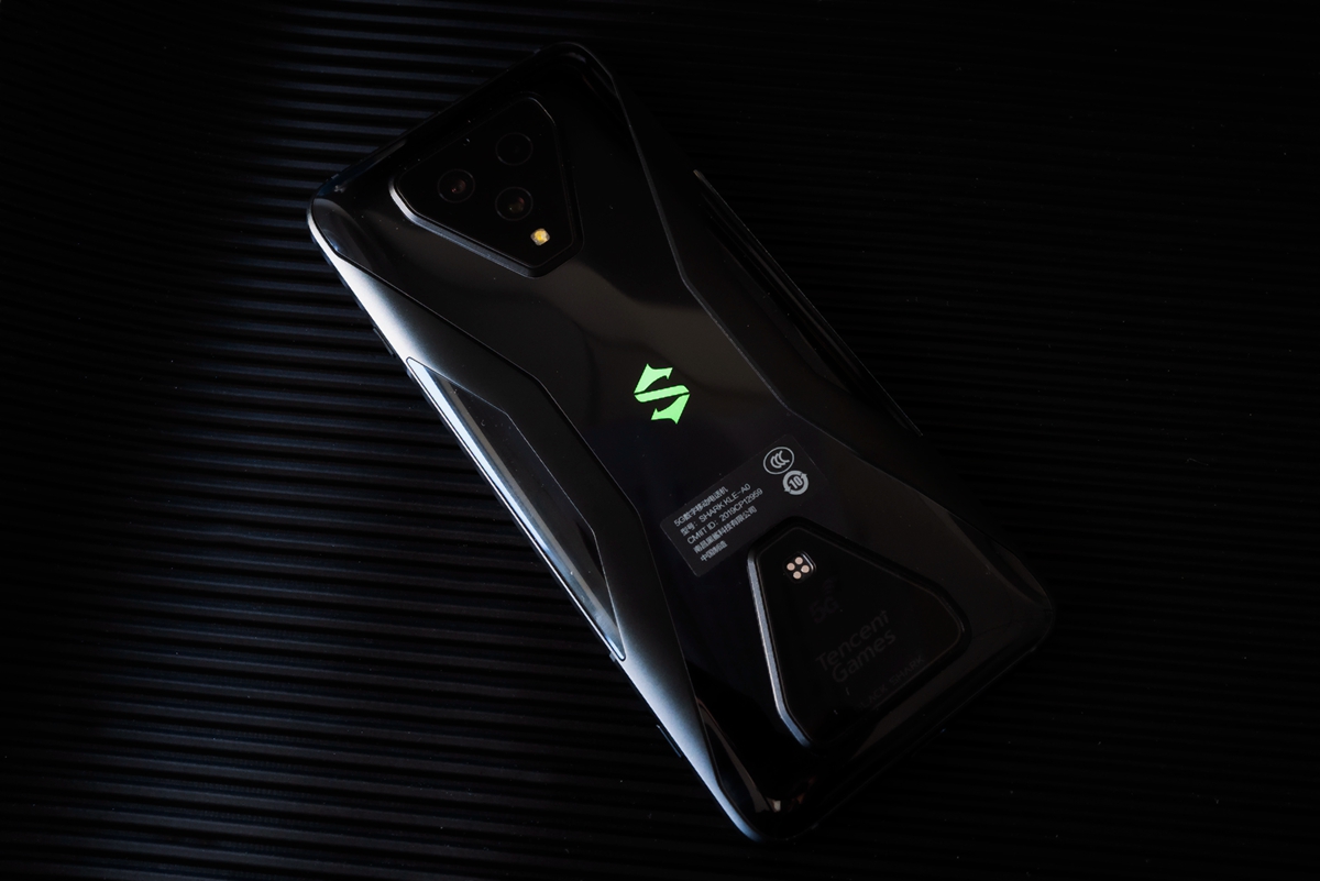 这才是真电竞腾讯黑鲨游戏手机3系列评测