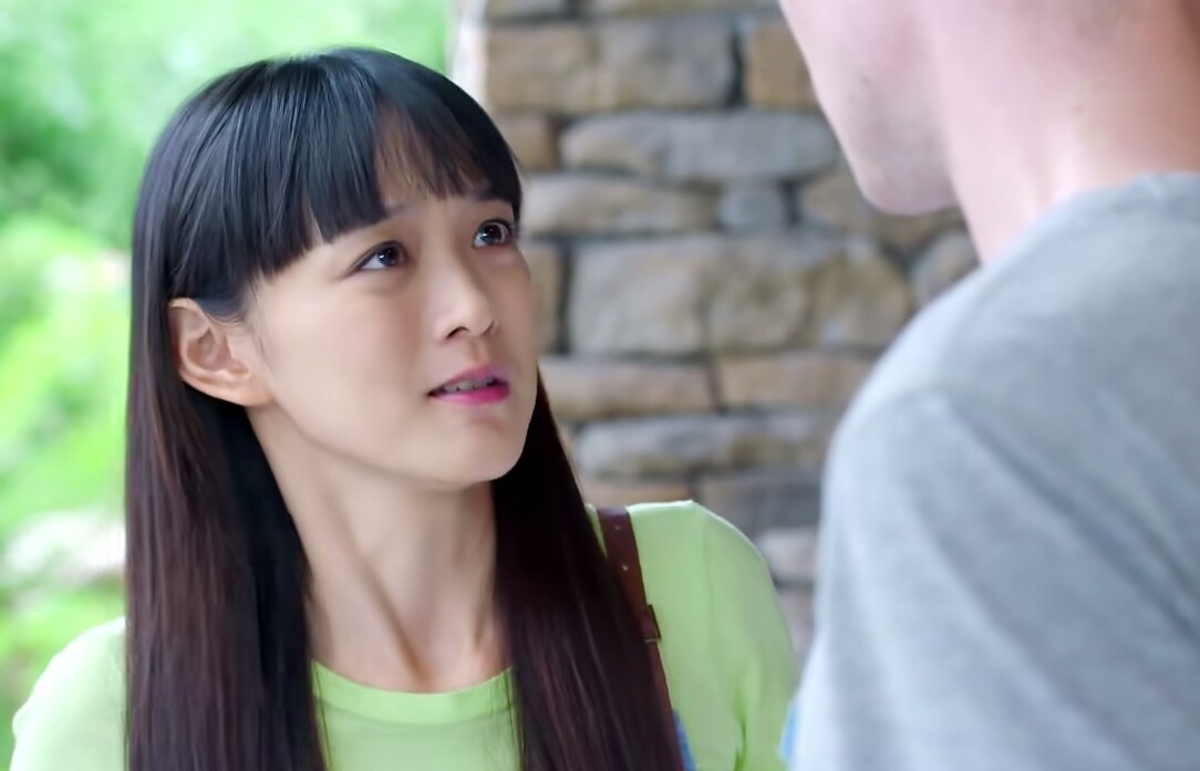 01叶萱曾在《纸婚》一书上写道:"决定嫁给一个人,只需一时的勇气,守护